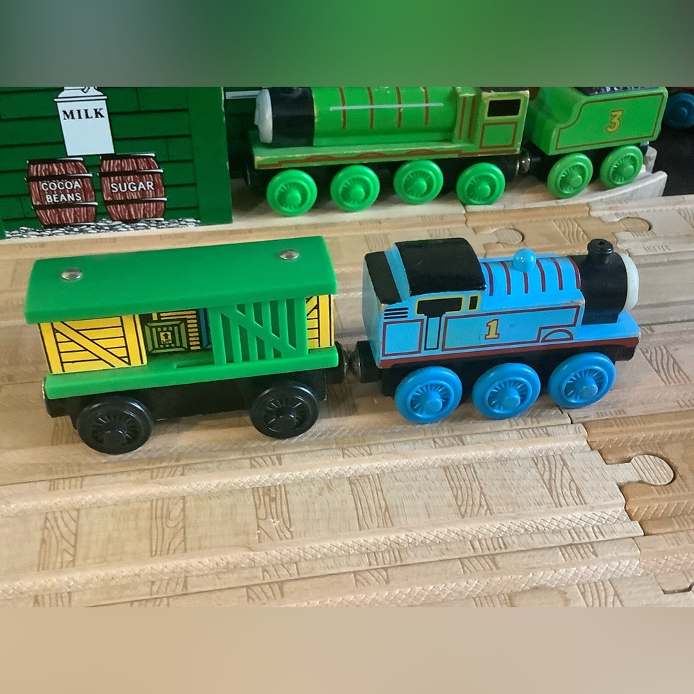Thomas The Tank Engine and Yellow Box Car Set Thomas Wooden Railway - Picture 2 of 6